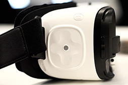 画像ギャラリー No.031のサムネイル画像 / Galaxy史上最薄の5.7インチスマートフォン「Galaxy A8」テストレポート。製品版が登場したVR HMD「Gear VR」も体験してみた