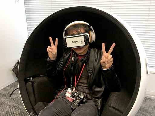 画像ギャラリー No.032のサムネイル画像 / Galaxy史上最薄の5.7インチスマートフォン「Galaxy A8」テストレポート。製品版が登場したVR HMD「Gear VR」も体験してみた