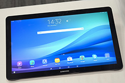 画像ギャラリー No.033のサムネイル画像 / Galaxy史上最薄の5.7インチスマートフォン「Galaxy A8」テストレポート。製品版が登場したVR HMD「Gear VR」も体験してみた