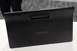 画像ギャラリー No.034のサムネイル画像 / Galaxy史上最薄の5.7インチスマートフォン「Galaxy A8」テストレポート。製品版が登場したVR HMD「Gear VR」も体験してみた