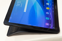 画像ギャラリー No.036のサムネイル画像 / Galaxy史上最薄の5.7インチスマートフォン「Galaxy A8」テストレポート。製品版が登場したVR HMD「Gear VR」も体験してみた