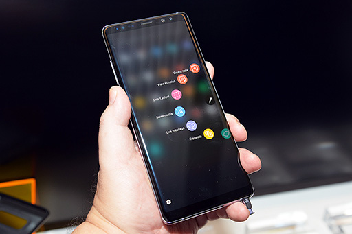 画像ギャラリー No.010のサムネイル画像 / Samsung,ペン入力対応スマートフォン「Galaxy Note8」発表。6.3インチなのに握れる,アスペクト比18.5:9の縦長有機ELパネルを搭載