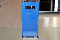 画像ギャラリー No.008のサムネイル画像 / Samsung渾身の新スマートフォン「Galaxy Note8」の実機をチェック。持ちやすさは良好だがゲームでは大きすぎることも