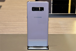 画像ギャラリー No.009のサムネイル画像 / Samsung渾身の新スマートフォン「Galaxy Note8」の実機をチェック。持ちやすさは良好だがゲームでは大きすぎることも