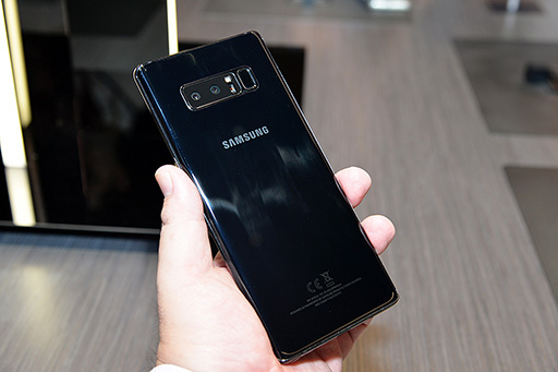 画像ギャラリー No.012のサムネイル画像 / Samsung渾身の新スマートフォン「Galaxy Note8」の実機をチェック。持ちやすさは良好だがゲームでは大きすぎることも