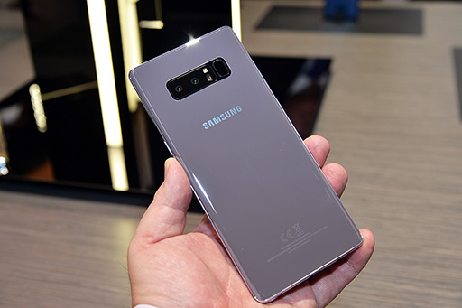 画像ギャラリー No.013のサムネイル画像 / Samsung渾身の新スマートフォン「Galaxy Note8」の実機をチェック。持ちやすさは良好だがゲームでは大きすぎることも