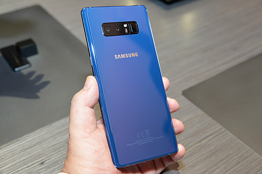 画像ギャラリー No.014のサムネイル画像 / Samsung渾身の新スマートフォン「Galaxy Note8」の実機をチェック。持ちやすさは良好だがゲームでは大きすぎることも