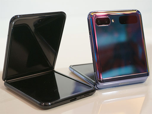 Kddi 2つ折り端末 Galaxy Z Flip を国内独占販売 価格は税込約18万円