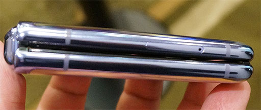 ���������꡼ No.007�Υ���ͥ������ / KDDI��2���ޤ�ü����Galaxy Z Flip�פ�����������䡣���ʤ��ǹ���18����