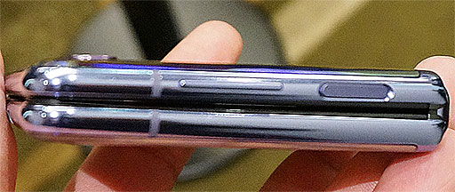 ���������꡼ No.008�Υ���ͥ������ / KDDI��2���ޤ�ü����Galaxy Z Flip�פ�����������䡣���ʤ��ǹ���18����