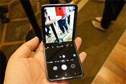 ���������꡼ No.011�Υ���ͥ������ / KDDI��2���ޤ�ü����Galaxy Z Flip�פ�����������䡣���ʤ��ǹ���18����