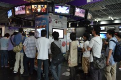 画像ギャラリー No.004のサムネイル画像 / サイバーコネクトツー松山氏が「.hack//Versus」を紹介。「ドットハック セカイの向こうに+Versus Hybrid Pack」先行体験会+トークショーレポート