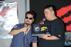 ꡼ No.002Υͥ / TGS 20123̾Ŵȥåץץ쥤䡼ˤǮ襤Mad Catz֡ΥȡåȥӥޥåࡼӡǤϤ