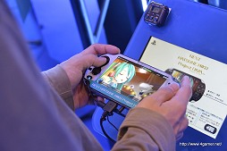 画像ギャラリー No.010のサムネイル画像 / ニコニコ超会議のSCEブースで「NEXT HATSUNE MIKU Project DIVA(仮称)」を遊んでみた。プレイアブルは「キャットフード」「ワールズエンド・ダンスホール」の2曲