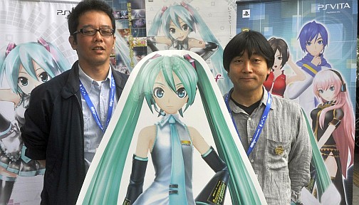 画像ギャラリー No.004のサムネイル画像 / 「Weekender Girl」など新楽曲が初プレイできた,「初音ミク -Project DIVA- f」店頭体験会レポート。開発プロデューサーへの合同インタビューも