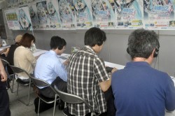 画像ギャラリー No.007のサムネイル画像 / 「Weekender Girl」など新楽曲が初プレイできた,「初音ミク -Project DIVA- f」店頭体験会レポート。開発プロデューサーへの合同インタビューも