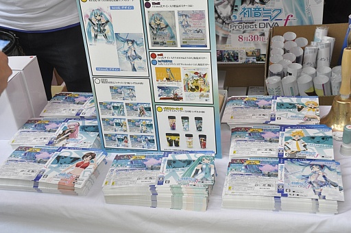 ���������꡼ No.011�Υ���ͥ������ / �ֽ鲻�ߥ� -Project DIVA- f�פ�ȯ�䵭ǰ��������ݡ��ȡ��� ���ʥץ��ǥ塼�����Υߥ˥��󥿥ӥ塼��Ǻ�