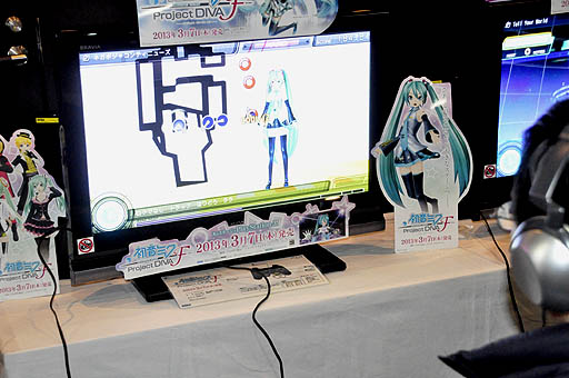 画像ギャラリー No.004のサムネイル画像 / 「初音ミク -Project DIVA- F」店頭体験会をレポート。初のプレイアブル展示に,多数のファンが殺到。プロデューサーへのミニインタビューも掲載