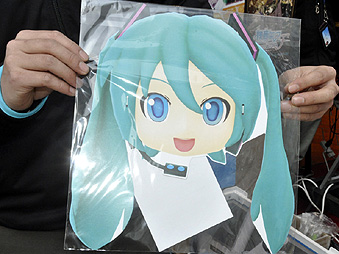 画像ギャラリー No.005のサムネイル画像 / 「初音ミク -ProjectDIVA- F」の発売記念抽選会が開催。プロジェクトマネージャーの内海 洋氏にいろいろな話を聞いた