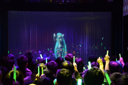 画像ギャラリー No.016のサムネイル画像 / 東京ジョイポリスが初音ミク一色に。「初音ミク -Project DIVA- F × 千本桜 in JOYPOLIS」のメディア向け内覧会をレポート