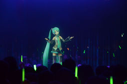 画像ギャラリー No.018のサムネイル画像 / 東京ジョイポリスが初音ミク一色に。「初音ミク -Project DIVA- F × 千本桜 in JOYPOLIS」のメディア向け内覧会をレポート