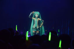 画像ギャラリー No.019のサムネイル画像 / 東京ジョイポリスが初音ミク一色に。「初音ミク -Project DIVA- F × 千本桜 in JOYPOLIS」のメディア向け内覧会をレポート