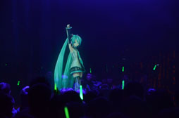 画像ギャラリー No.024のサムネイル画像 / 東京ジョイポリスが初音ミク一色に。「初音ミク -Project DIVA- F × 千本桜 in JOYPOLIS」のメディア向け内覧会をレポート