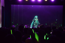 画像ギャラリー No.025のサムネイル画像 / 東京ジョイポリスが初音ミク一色に。「初音ミク -Project DIVA- F × 千本桜 in JOYPOLIS」のメディア向け内覧会をレポート