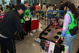 画像ギャラリー No.003のサムネイル画像 / 新たなカードパックやTVアニメなどの新発表も。クリスマスをテーマに行われた「ゼクストリーム 2018.WINTER in 秋葉原」をレポート