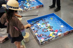 画像ギャラリー No.008のサムネイル画像 / 新作アプリ「Z/X Code OverBoost」や,天使になったサタンなど,衝撃的な情報が多数明かされた「ゼクストリーム 2019.SUMMER in 秋葉原」をレポート