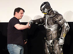 画像ギャラリー No.015のサムネイル画像 / 「クライシス 3」のゲームプロデューサーが本作の魅力を語り尽くす。プロフェット隊長も登場したファン感謝祭の模様をレポート