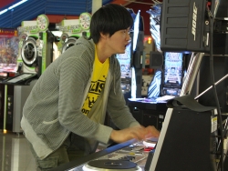 画像ギャラリー No.006のサムネイル画像 / USTREAMで1万人以上を熱狂させた「KONAMI Arcade Championship 2012」最終日。スーパープレイ続出に湧いた東京会場レポート