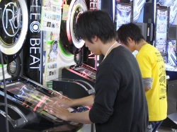 USTREAM1ͰʾǮKONAMI Arcade Championship 2012׺ǽѡץ쥤³Фͯݡ