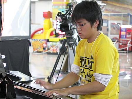 画像ギャラリー No.020のサムネイル画像 / USTREAMで1万人以上を熱狂させた「KONAMI Arcade Championship 2012」最終日。スーパープレイ続出に湧いた東京会場レポート