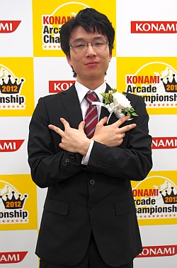 画像集#048のサムネイル/KONAMIのアーケードタイトルチャンピオンが六本木に集結。「KONAMI Arcade Championship 2012 グランドフィナーレ〜授賞祝賀会〜」レポート