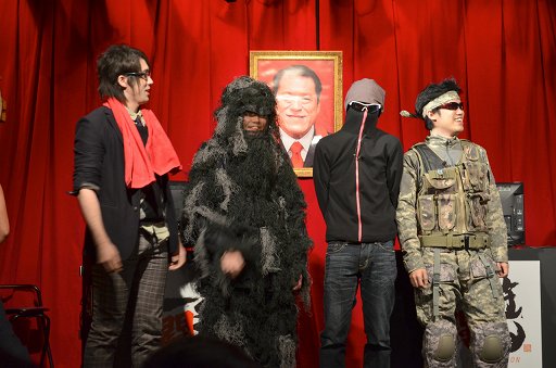 画像ギャラリー No.005のサムネイル画像 / 「メタルギア ライジング リベンジェンス」や「SOUL SACRIFICE」が披露された,アントニオ猪木さん主宰の生放送「一遊闘魂」をレポート