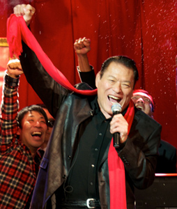 画像ギャラリー No.012のサムネイル画像 / 「メタルギア ライジング リベンジェンス」や「SOUL SACRIFICE」が披露された,アントニオ猪木さん主宰の生放送「一遊闘魂」をレポート