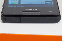 画像集#023のサムネイル/5インチのフルHD液晶を搭載する「HTC J butterfly HTL21」が登場。auの2012年冬モデル端末発表会レポート