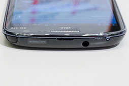 画像集#030のサムネイル/5インチのフルHD液晶を搭載する「HTC J butterfly HTL21」が登場。auの2012年冬モデル端末発表会レポート