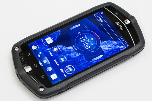 画像集#047のサムネイル/5インチのフルHD液晶を搭載する「HTC J butterfly HTL21」が登場。auの2012年冬モデル端末発表会レポート