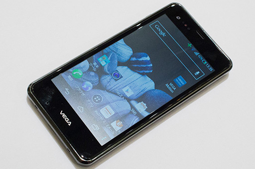 画像集#056のサムネイル/5インチのフルHD液晶を搭載する「HTC J butterfly HTL21」が登場。auの2012年冬モデル端末発表会レポート