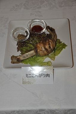 画像ギャラリー No.046のサムネイル画像 / カプコンバーのグランドメニューが7月19日にリニューアル。「アイルーでパズルー」のゲーム大会も行われた試食会をレポート