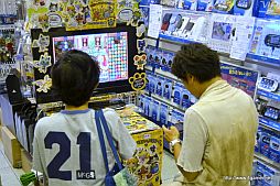 ���������꡼ No.009�Υ���ͥ������ / �֥����롼�ǥѥ��롼���з褬�Ԥ�줿�����ॺ�ޡ���Ǥ�ŹƬ�θ�����ݡ��ȡ��֥ϥ��Ȥ��פ˽б�Ǥ��뤫�⤷��ʤ�ŹƬ�θ����8��7��������Ǽ»� 