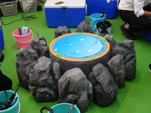 画像ギャラリー No.004のサムネイル画像 / 「釣り★スタVR」体験レポート。会場の椅子はクーラーボックスという徹底ぶり