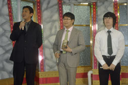 画像ギャラリー No.013のサムネイル画像 / ヴィクトリースパークに「未来日記」と「輪廻のラグランジェ」「這いよれ!ニャル子さん」の参戦が決定。ブシロード戦略発表会2012(初夏)レポート