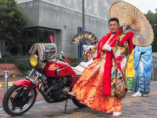 画像ギャラリー No.002のサムネイル画像 / 「単車の虎」,雑誌「チャンプロード」との共同で“成人式で一番イケてるヤツ”コンテスト2020を開催