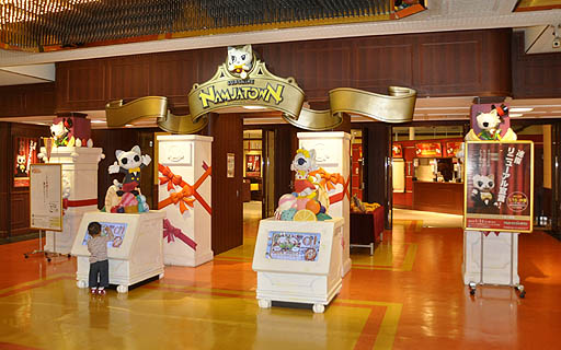 画像ギャラリー No.002のサムネイル画像 / ここでしか手に入らないオリジナルグッズが続々登場。10月20日から始まる「テイルズ オブ エクシリア2 in ナムコ・ナンジャタウン」の内覧会をレポート