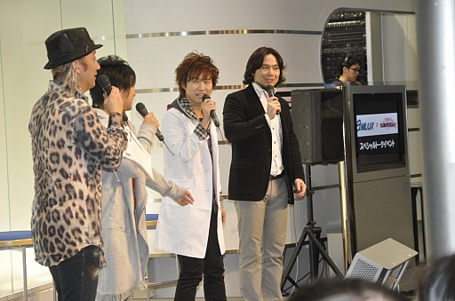 ラッピングカーのトークで会場は爆笑 近藤 隆さん 代永 翼さん 小野坂 昌也さん出演の アムラックス テイルズ オブ エクシリア2 イベントレポート