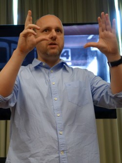 ꡼ No.001Υͥ / gamescomϡBEYOND: Two Soulsפͥץ쥤ǽǡޥۤ䥿֥åȤ򥳥ȥˤǤ롣David CageΥץ쥼ݡ