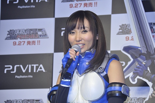 画像ギャラリー No.022のサムネイル画像 / 「地球防衛軍3 PORTABLE」の実写PVがついにお披露目。河崎 実監督と吉木りささんが登場した完成発表会をレポート